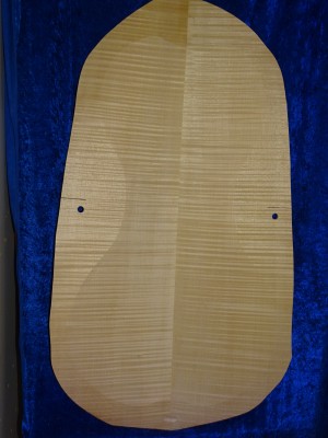 älterer, gefräster Celloboden 3233