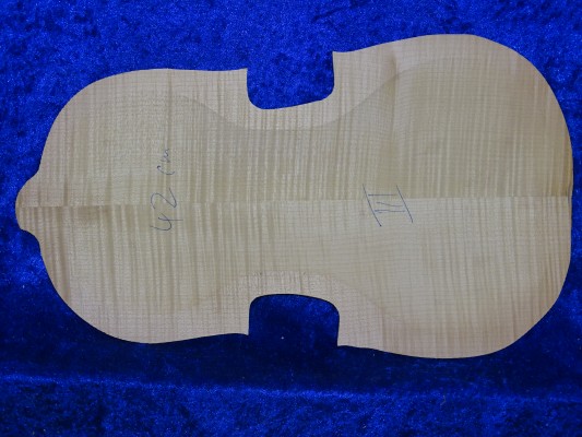 gefräster schön geflammter Violaboden 3409