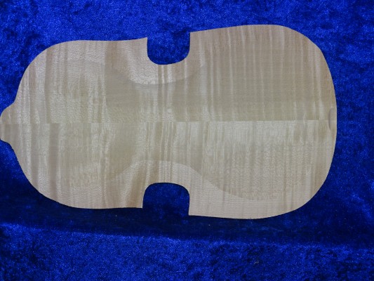 1/2 gefräster geflammter Geigenboden 3419