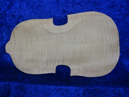 1/2 gefräster geflammter Geigenboden 3420